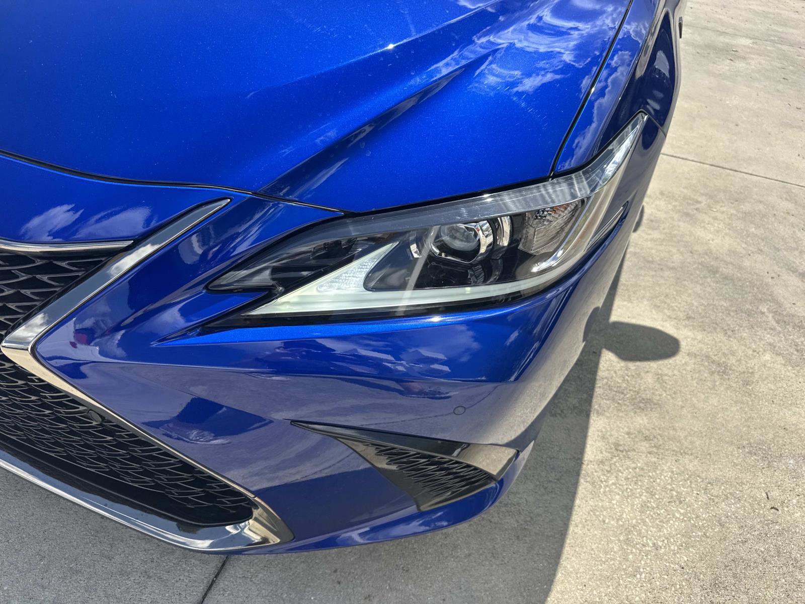 Used 2023 Lexus ES 350 F Sport w/ Accessory Package (Z2) image 9