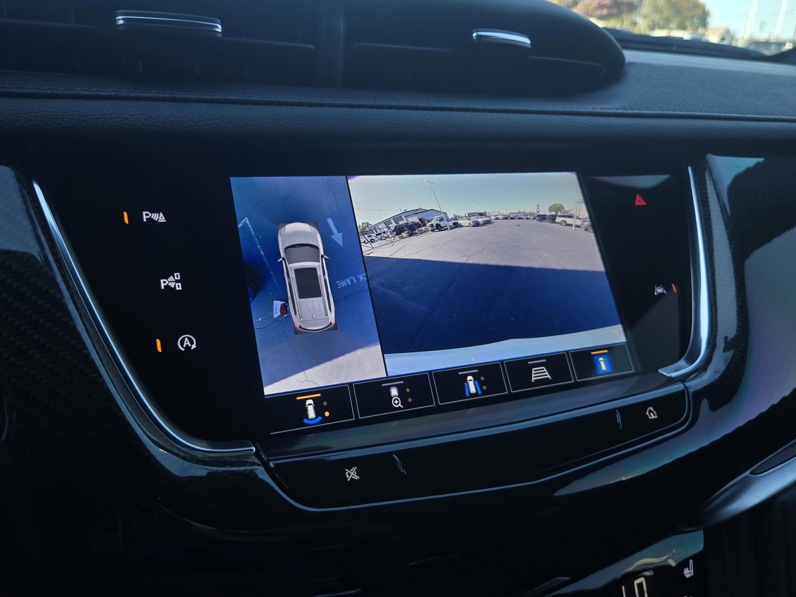 Used 2025 Cadillac XT6 Sport w/ Technology Package AWD/4WD image 23