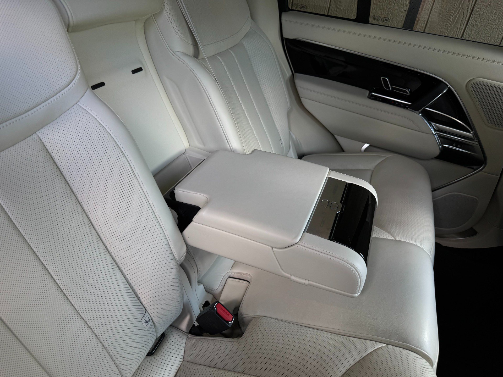 Used 2025 Land Rover Range Rover SE AWD/4WD image 34
