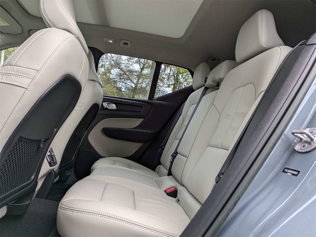 Used 2023 Volvo XC40 B5 Ultimate image 15