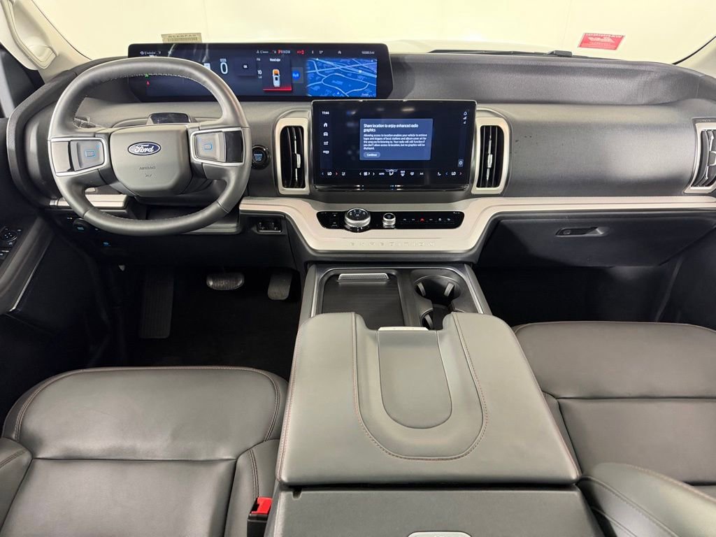 Used 2025 Ford Expedition Active AWD/4WD image 13