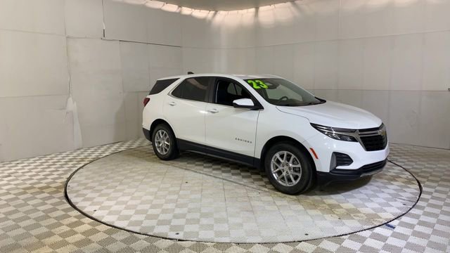 Used 2023 Chevrolet Equinox LT image 2