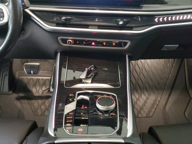 Used 2025 BMW X5 xDrive40i w/ M Sport Package AWD/4WD image 29