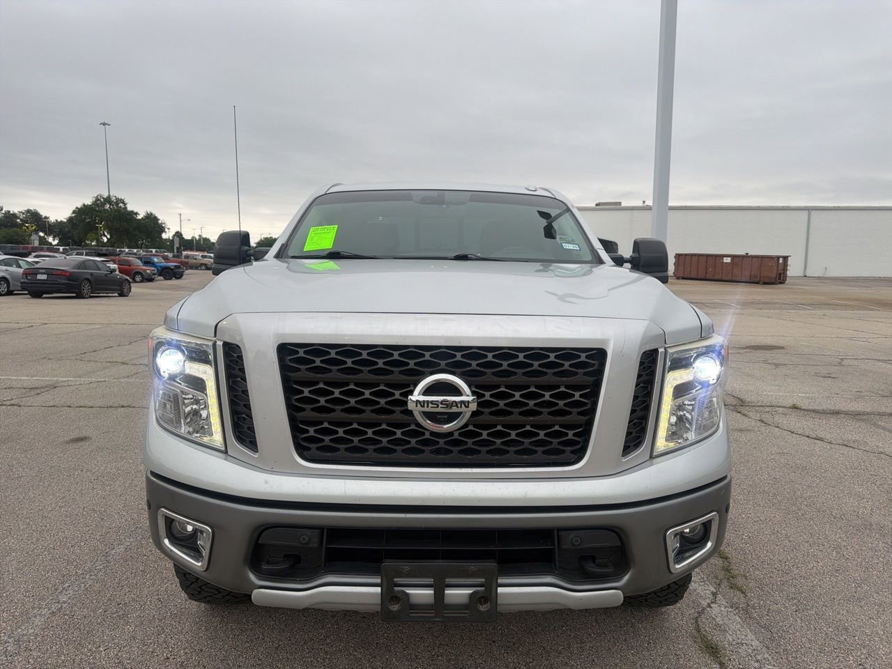 Used 2017 Nissan Titan PRO-4X w/ Pro-4x Convenience Package AWD/4WD image 4