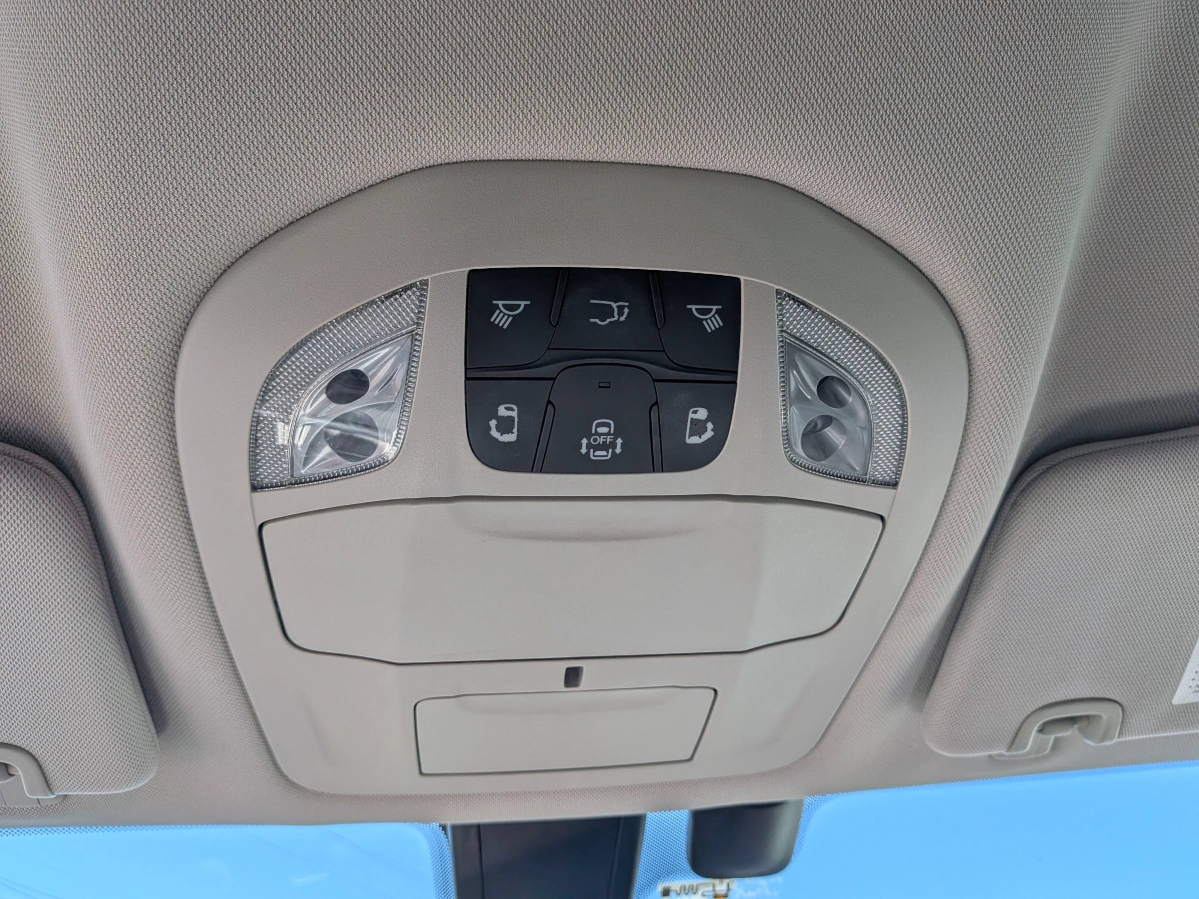 Used 2017 Chrysler Pacifica Touring Plus w/ Tire & Wheel Group FWD image 22