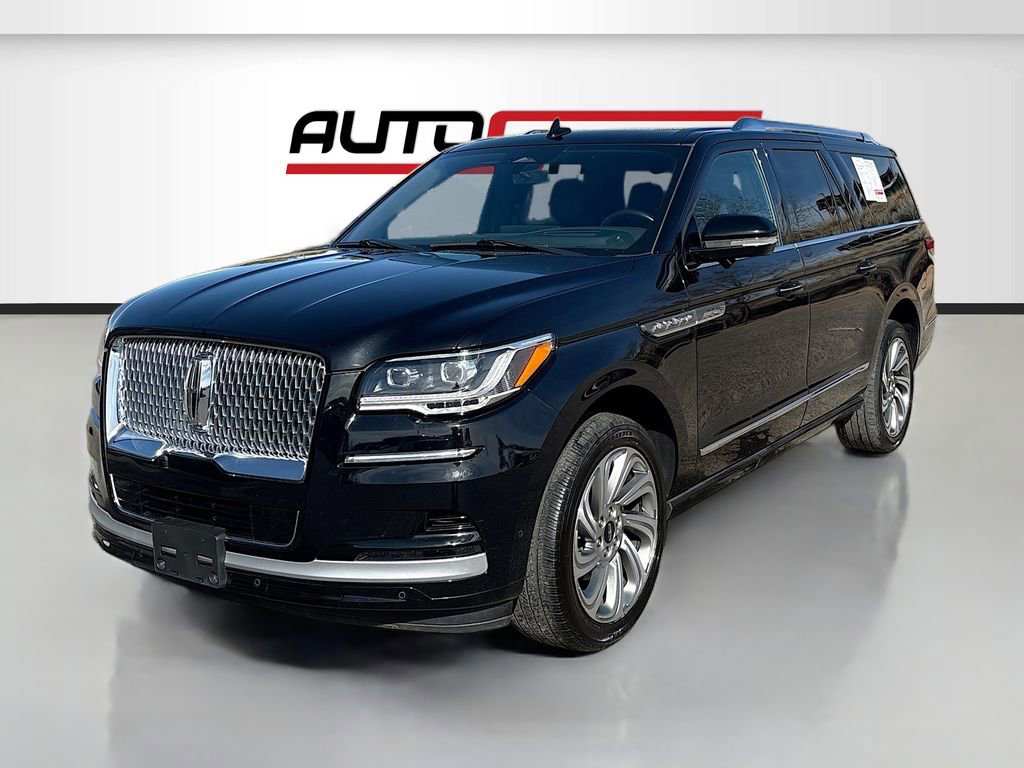 Used 2023 Lincoln Navigator L Reserve image 3