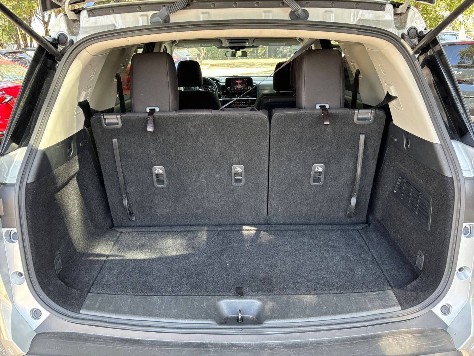 Used 2024 Nissan Pathfinder SV image 33