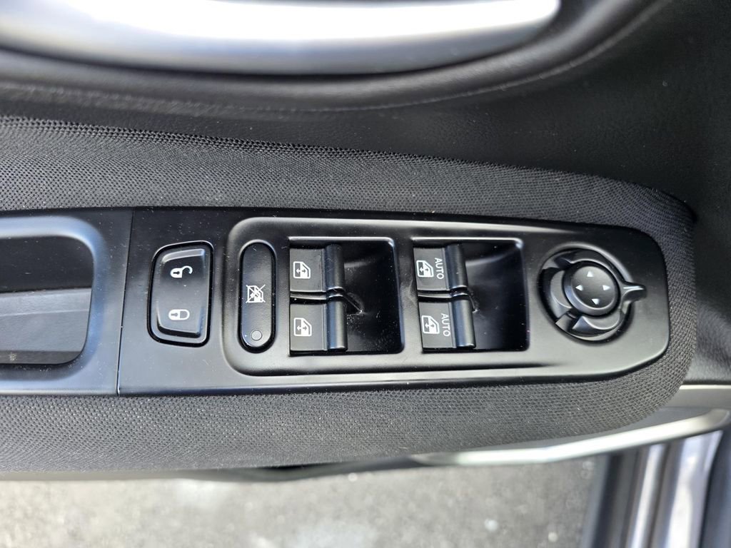 Used 2021 Jeep Renegade Latitude w/ Convenience Group image 12