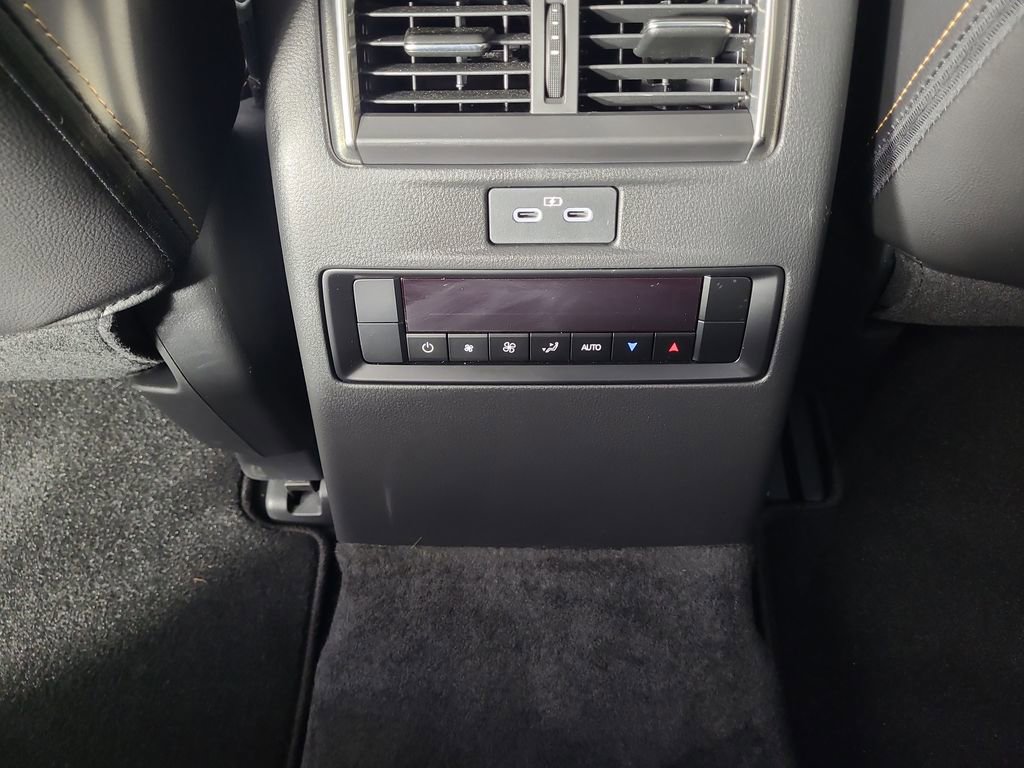 Used 2025 MAZDA CX-70 Plug-In Hybrid w/ Premium Pkg image 18