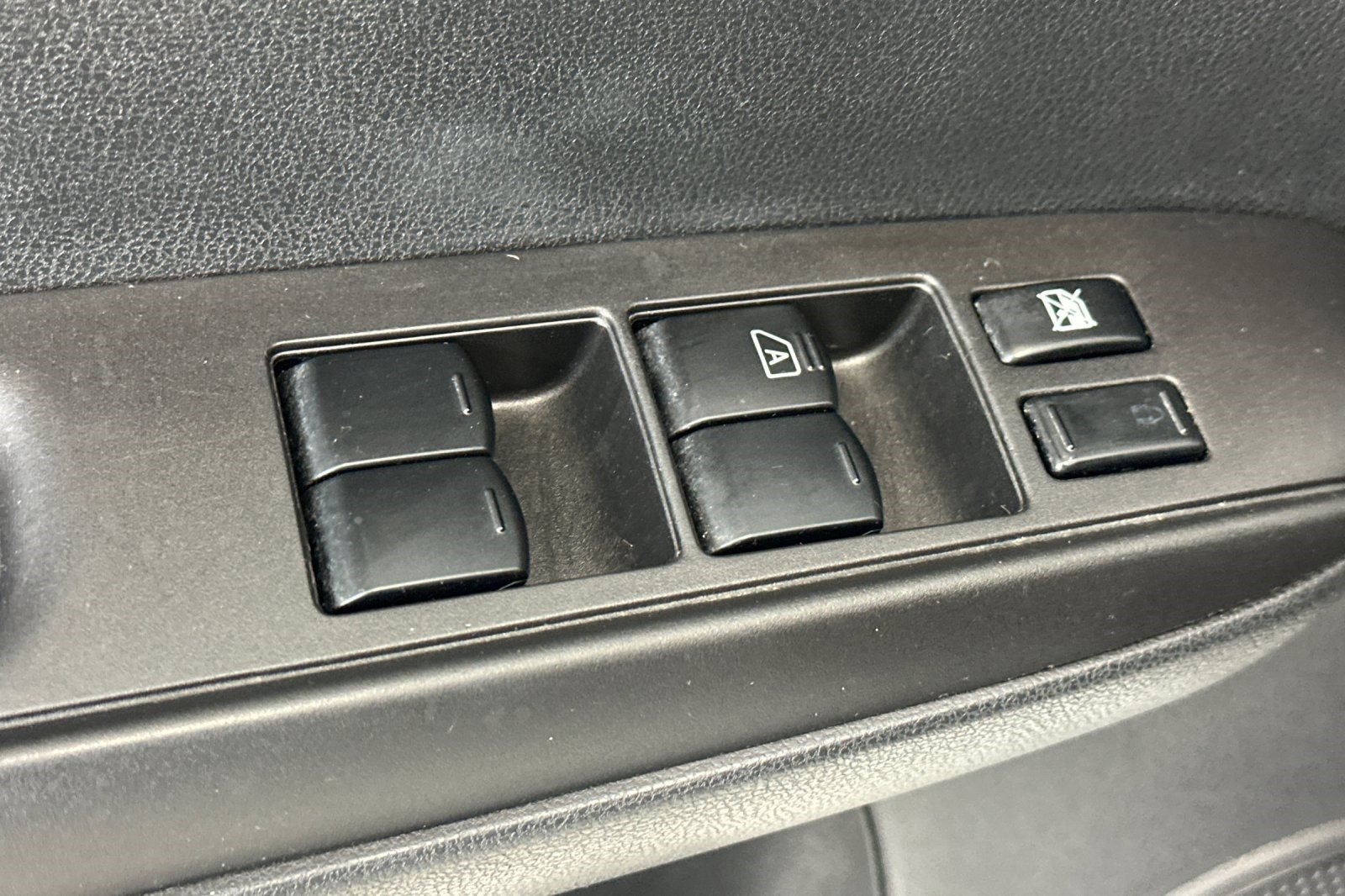 Used 2018 Nissan Versa Note SR image 13