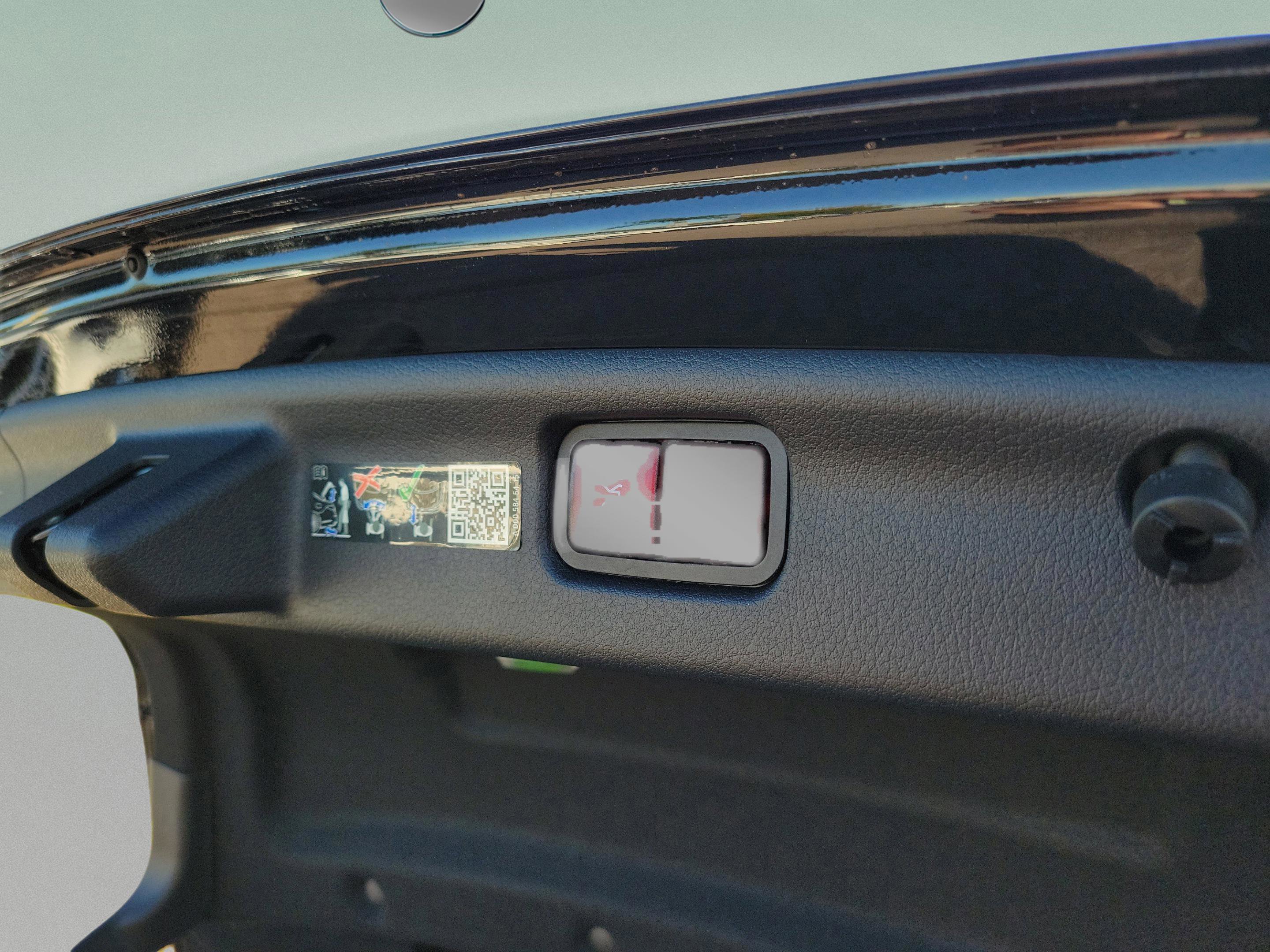 Certified 2025 Mercedes-Benz C 300 Sedan image 28