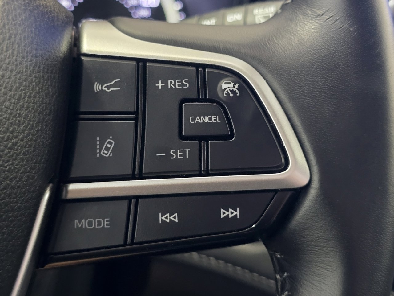 Certified 2025 Toyota Highlander LE FWD image 29