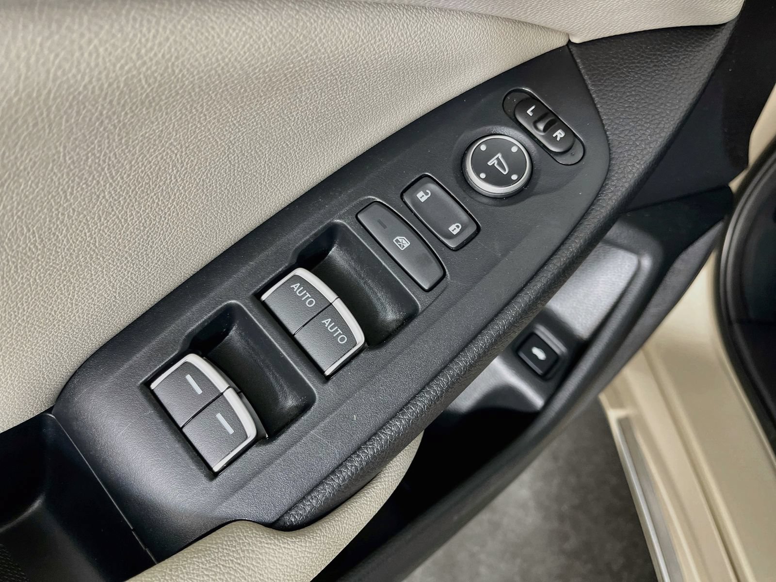 Used 2019 Honda Accord EX image 27
