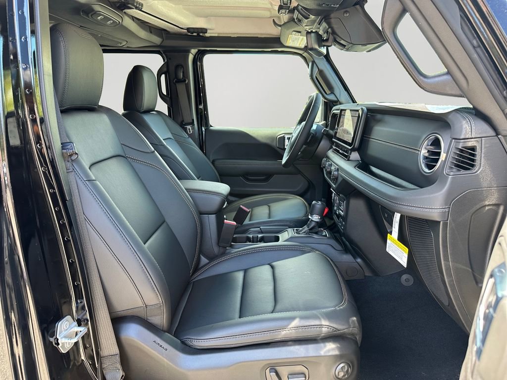 New 2025 Jeep Wrangler Unlimited Sahara AWD/4WD image 12