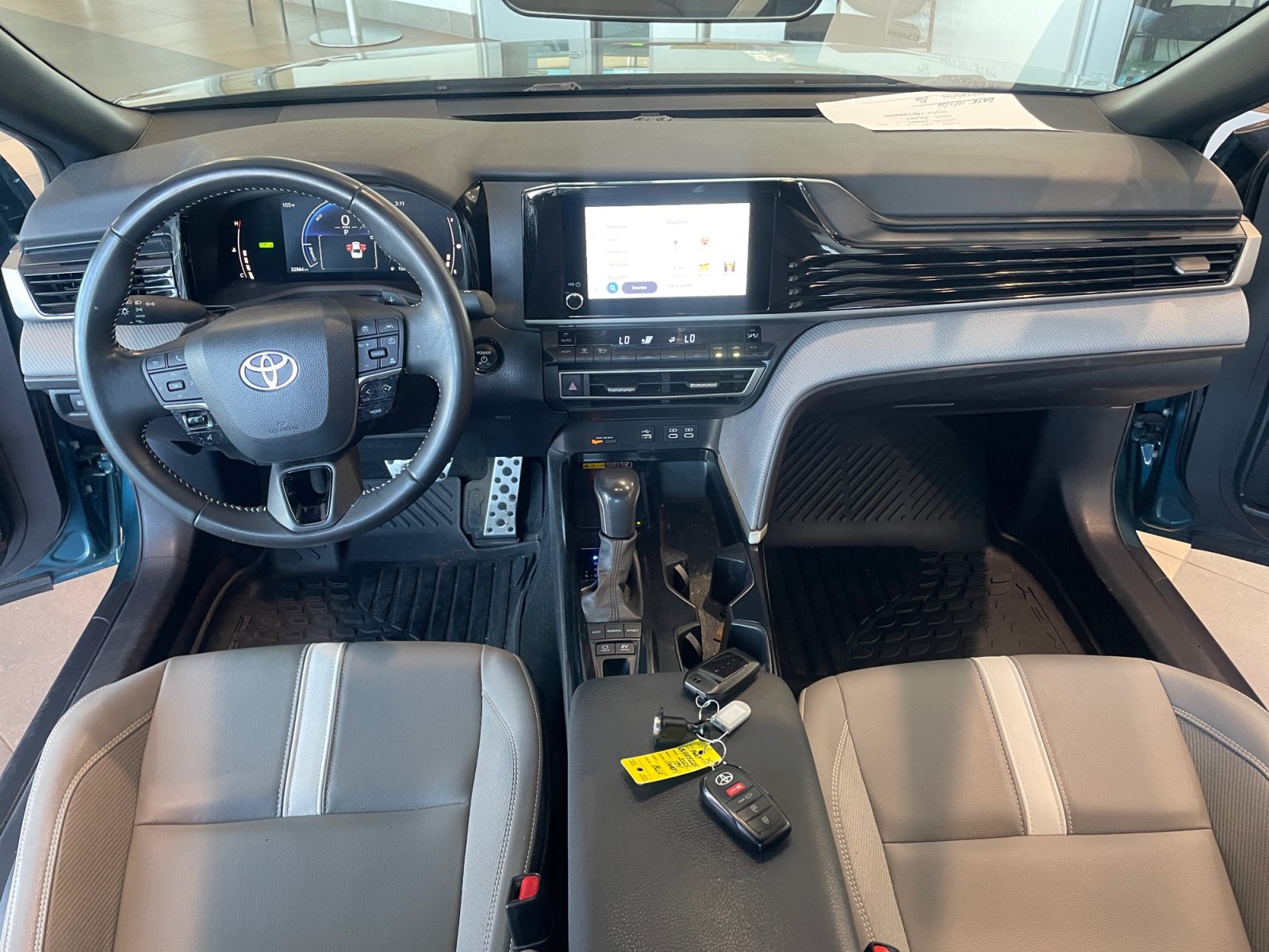 Used 2025 Toyota Camry SE w/ Convenience Package FWD image 20