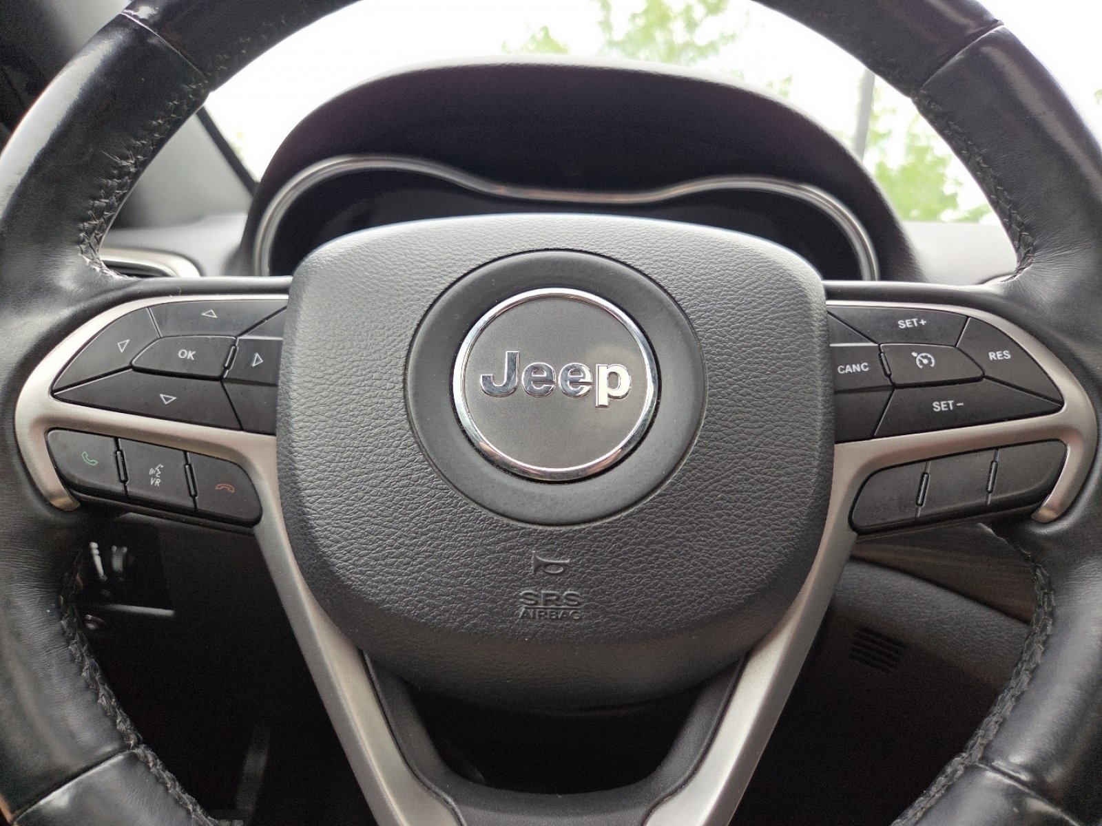 Used 2019 Jeep Grand Cherokee Altitude AWD/4WD image 30