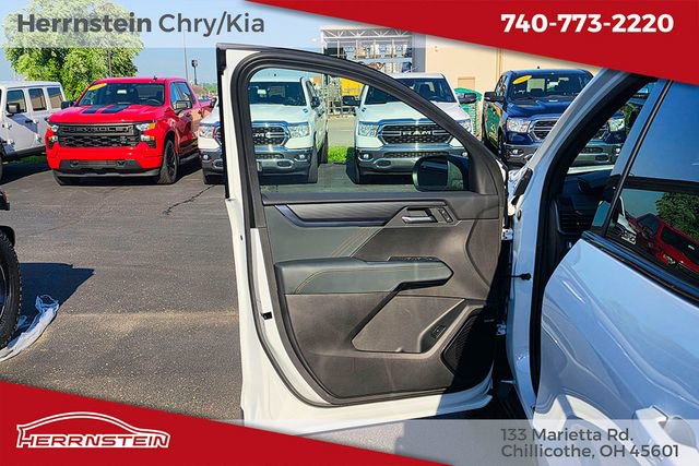 Used 2026 GMC Acadia AT4 w/ LPO, Floor Liner Package AWD/4WD image 12