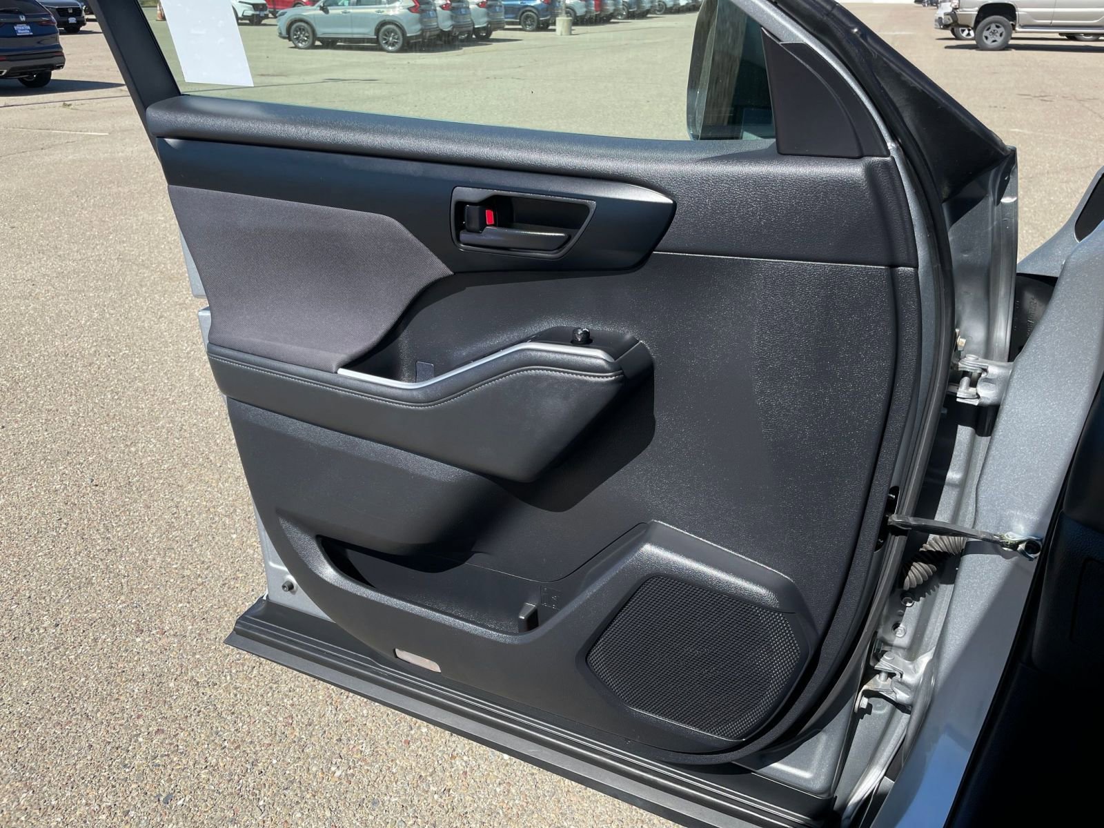 Used 2025 Toyota Highlander LE FWD image 18