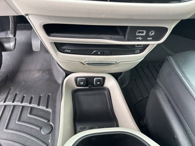 Used 2018 Chrysler Pacifica Touring-L Plus w/ Tire & Wheel Group FWD image 16