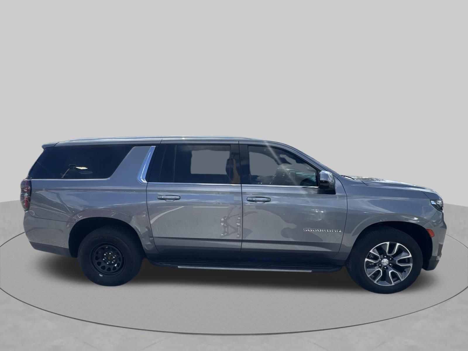 Used 2022 Chevrolet Suburban LT RWD image 27