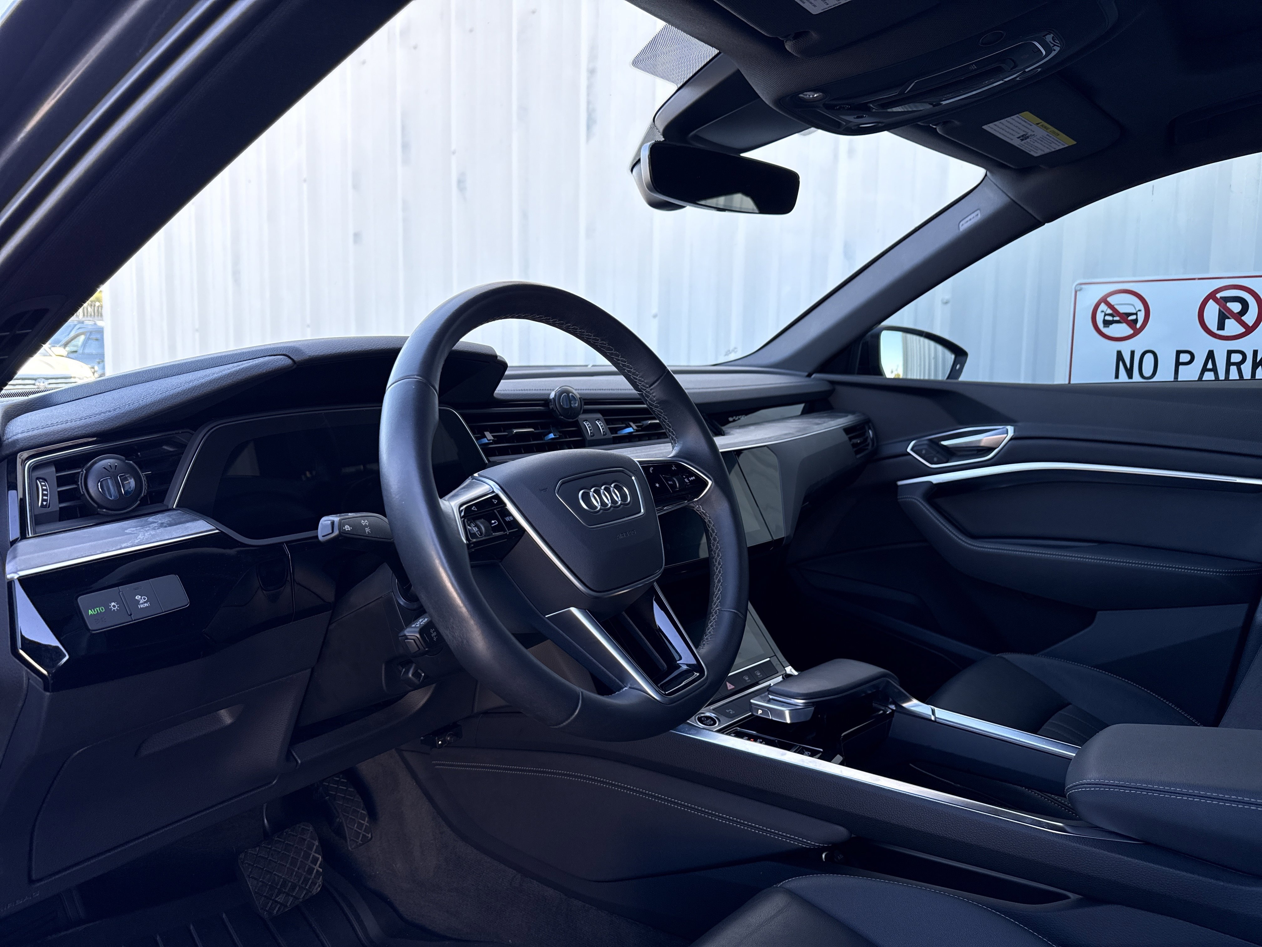 Used 2023 Audi e-tron Premium w/ Convenience Plus Package image 16