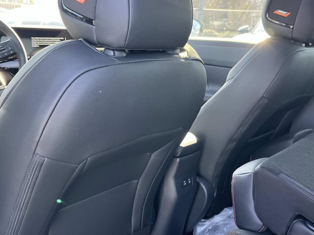 New 2026 Nissan Kicks SR w/ SR Premium Package FWD image 18