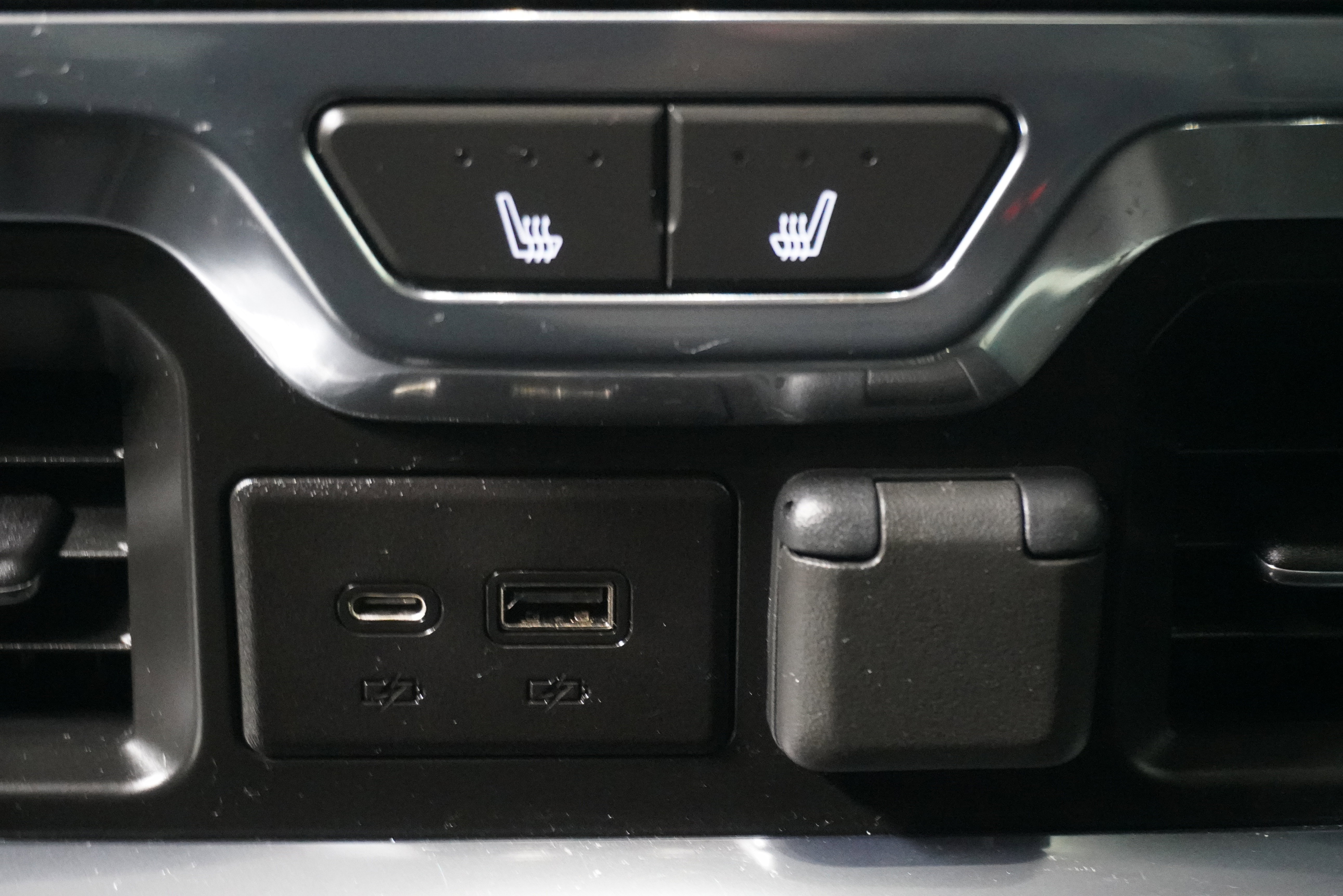 Used 2023 GMC Sierra 3500 Denali w/ Denali Black Diamond Edition image 14