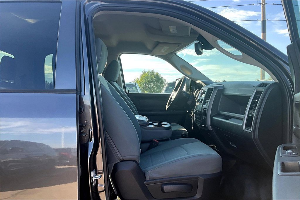 Used 2016 RAM 2500 Tradesman w/ Chrome Appearance Group AWD/4WD image 7