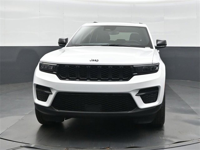 New 2025 Jeep Grand Cherokee Altitude image 5