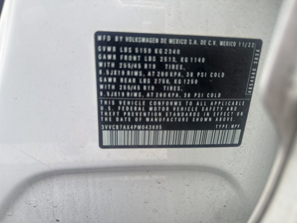 Used 2023 Volkswagen Tiguan SE R-Line image 2