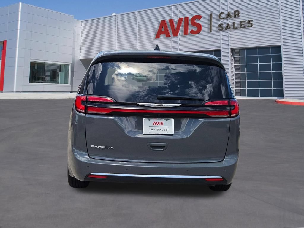 Used 2025 Chrysler Pacifica Select FWD image 5