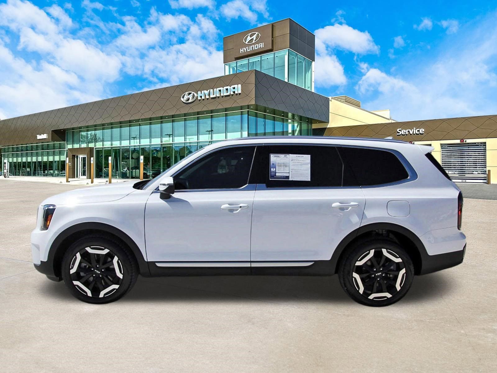 Used 2025 Kia Telluride EX w/ EX Captain's Chair Package image 9