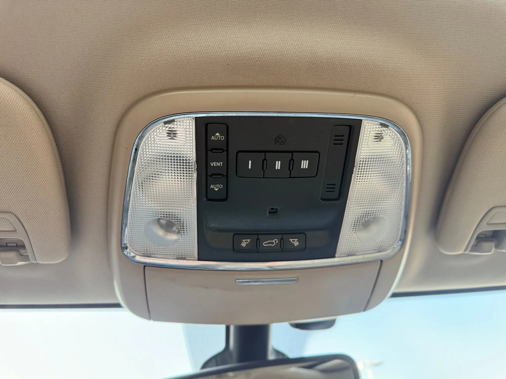 Used 2018 Jeep Grand Cherokee Limited image 32
