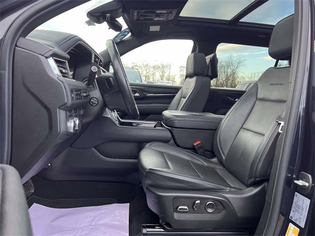 Used 2023 GMC Yukon XL Denali w/ Denali Reserve Package image 12