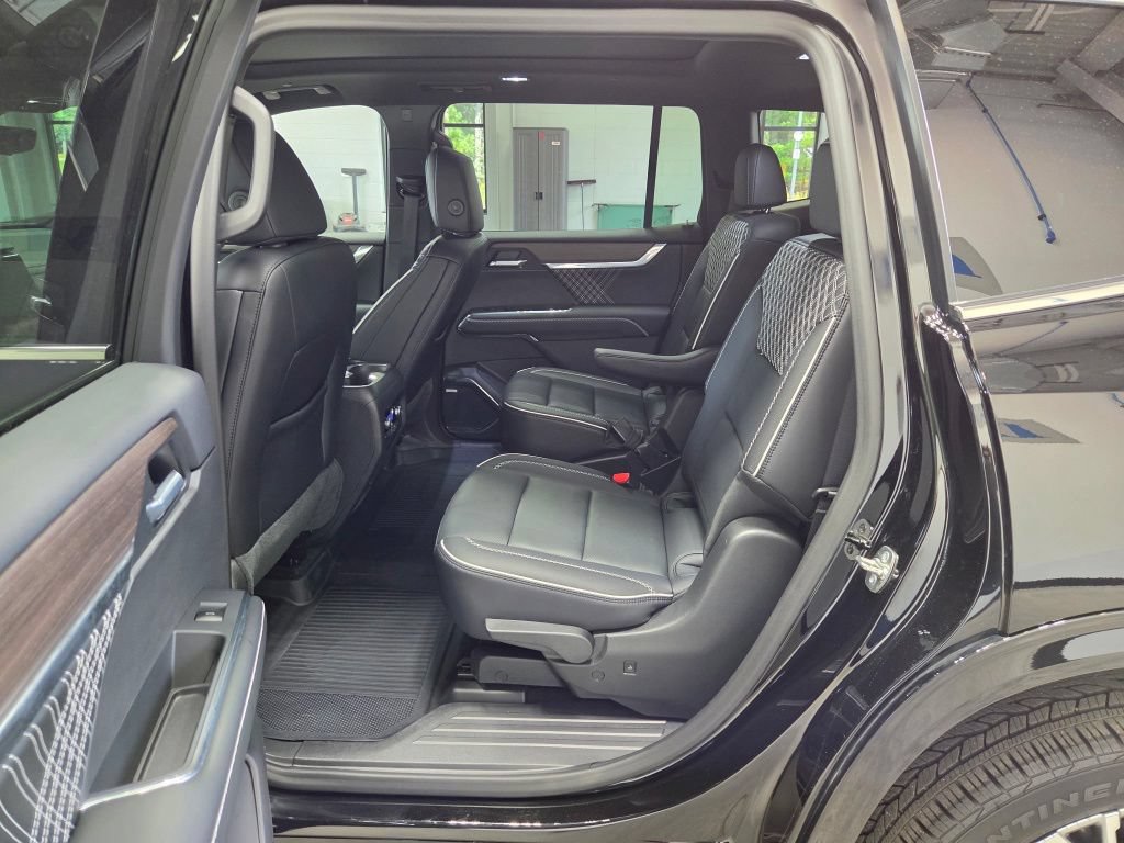 Used 2026 GMC Acadia Denali w/ LPO, Floor Liner Package AWD/4WD image 18