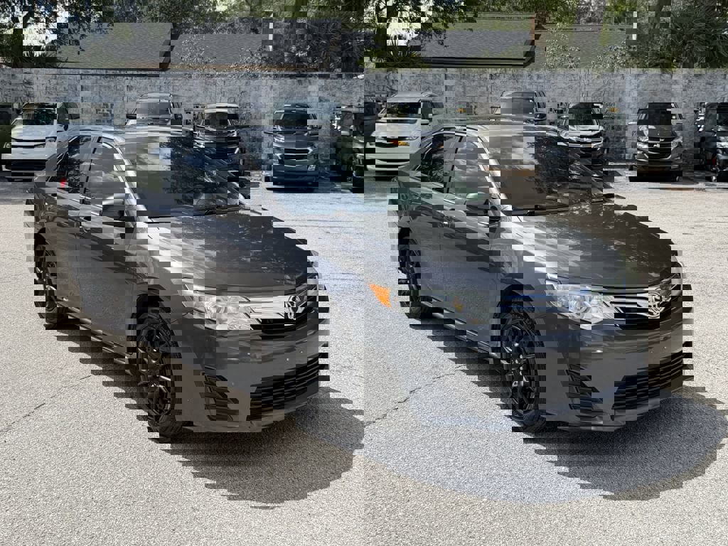 Used 2013 Toyota Camry LE image 2