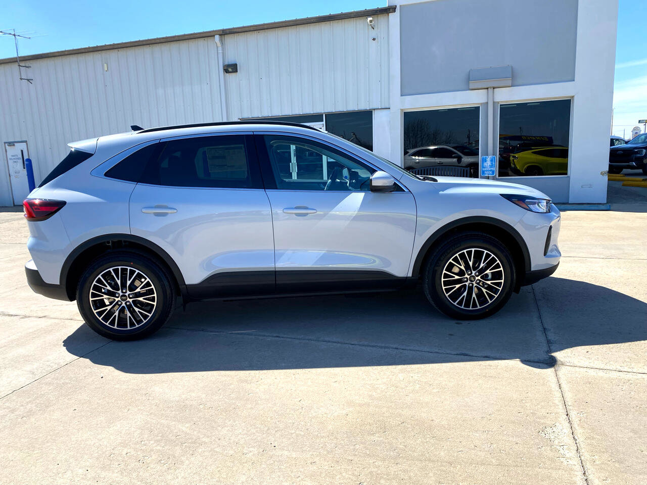 New 2025 Ford Escape SE image 3