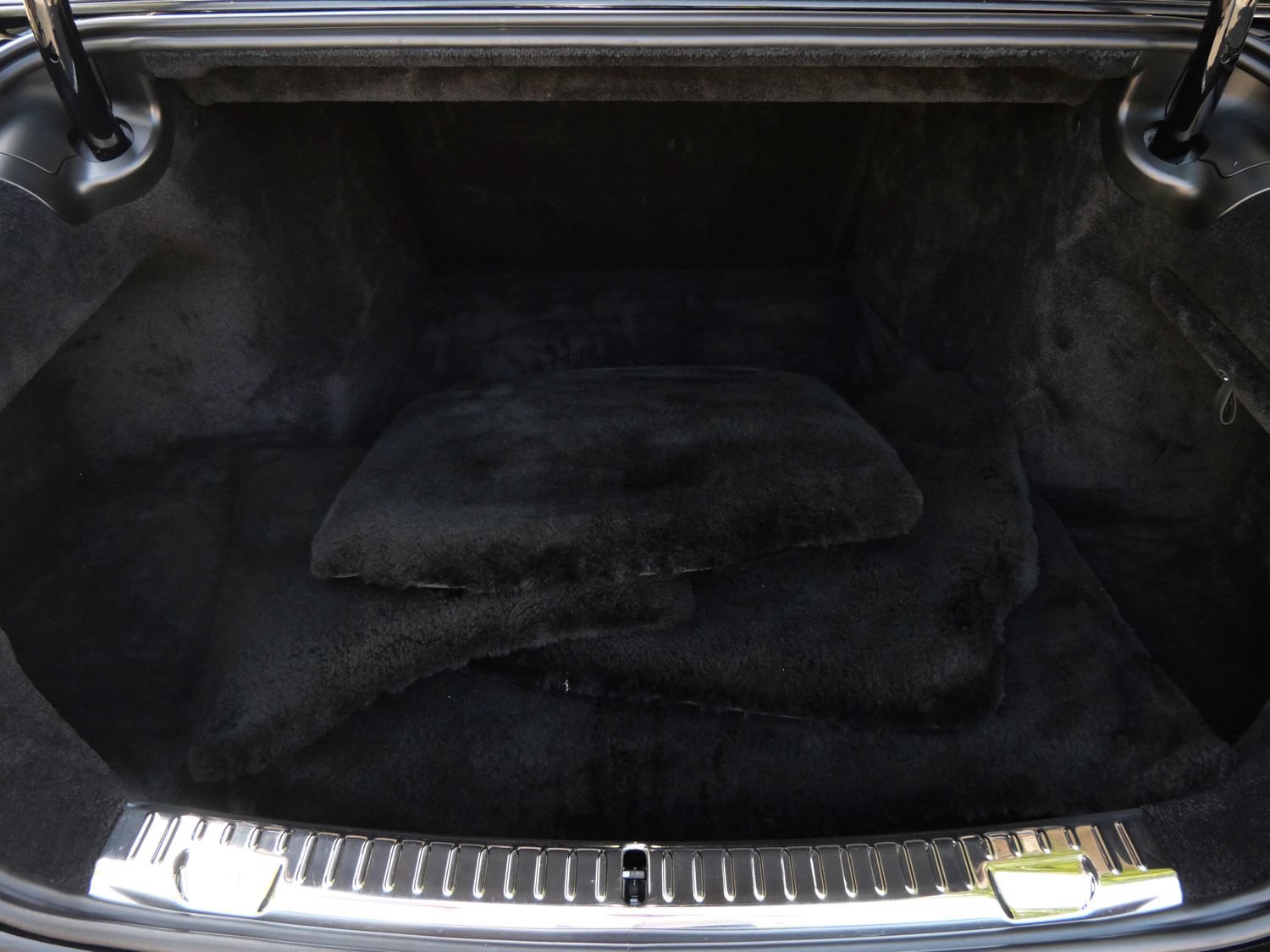 Used 2022 Rolls-Royce Phantom Extended Wheelbase w/ The Phantom Package RWD image 39