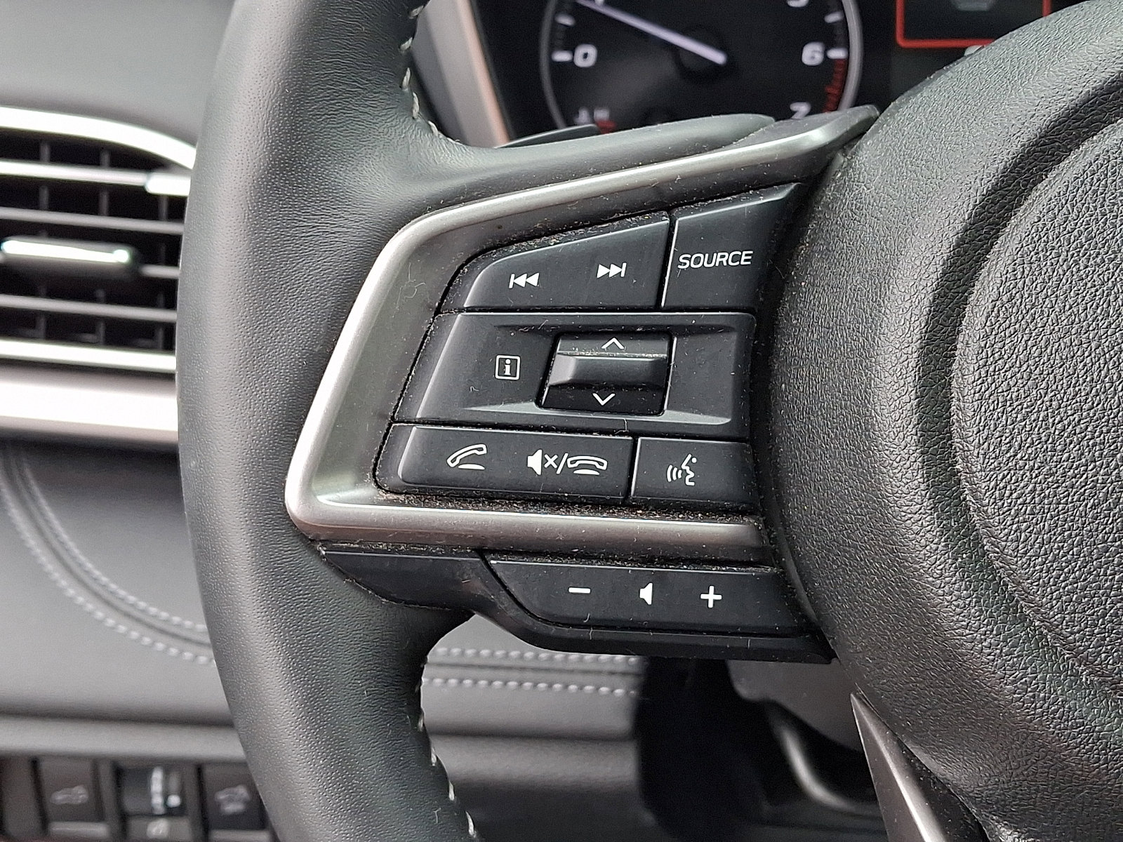 Used 2023 Subaru Outback Touring AWD/4WD image 23