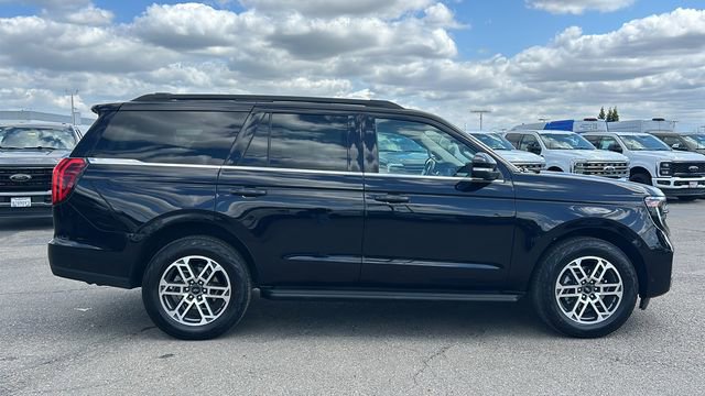 Certified 2025 Ford Expedition Active AWD/4WD image 2