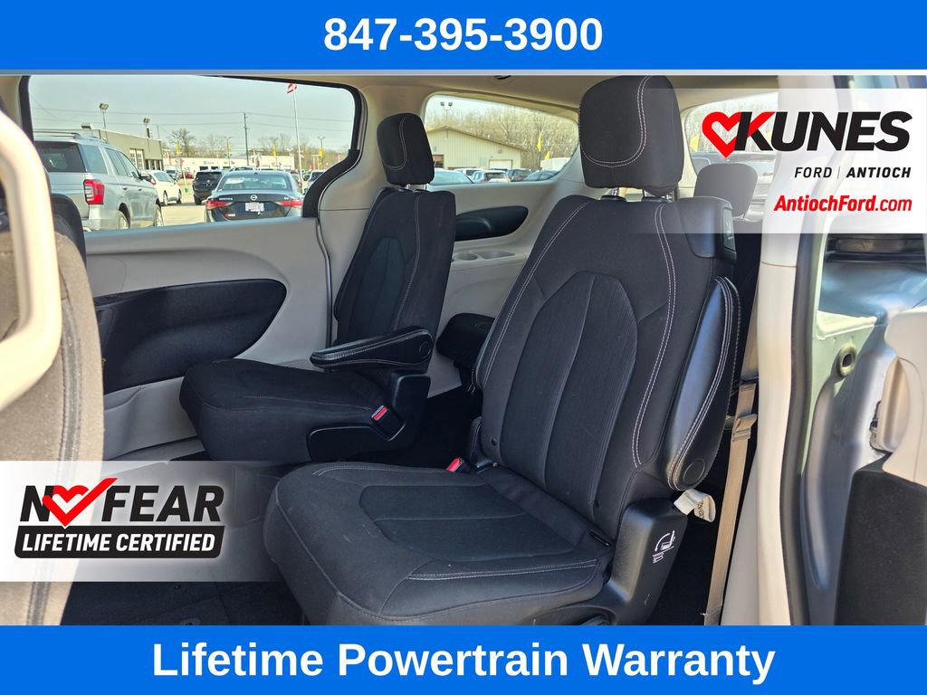 Used 2023 Chrysler Voyager LX image 20