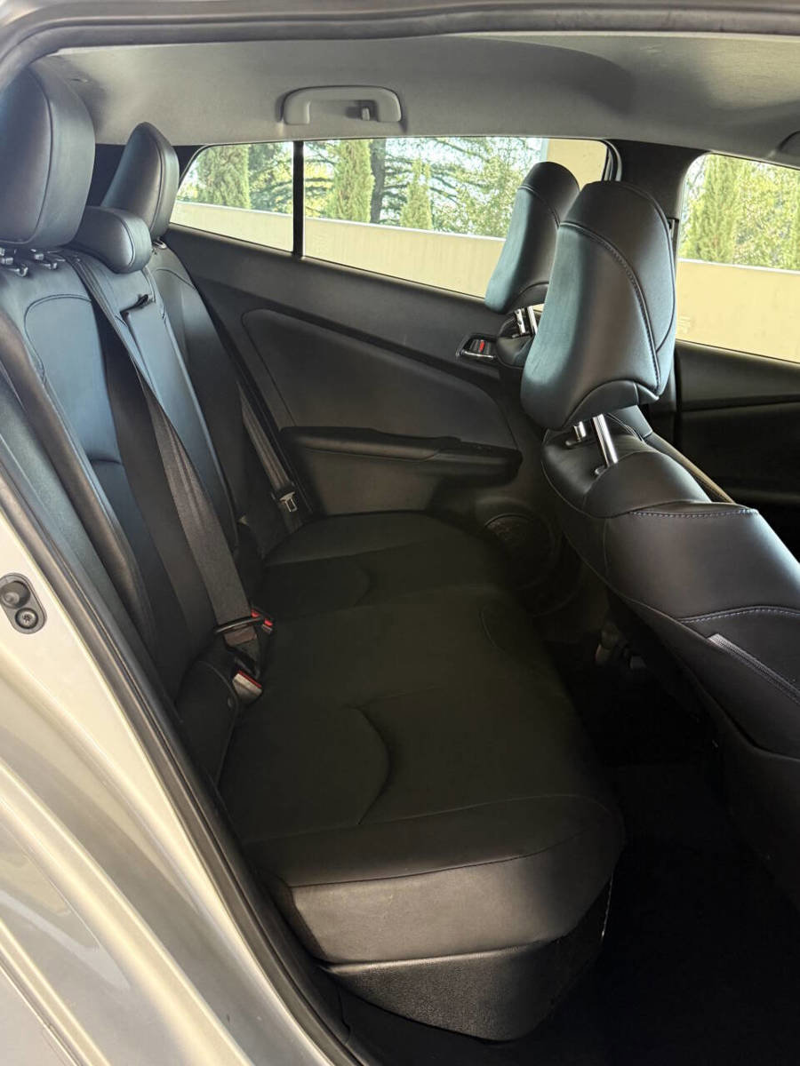 Used 2017 Toyota Prius Four Touring w/ Premium Convenience Package image 12
