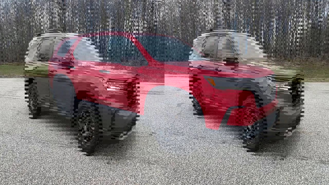 Used 2025 Honda Pilot TrailSport image 3