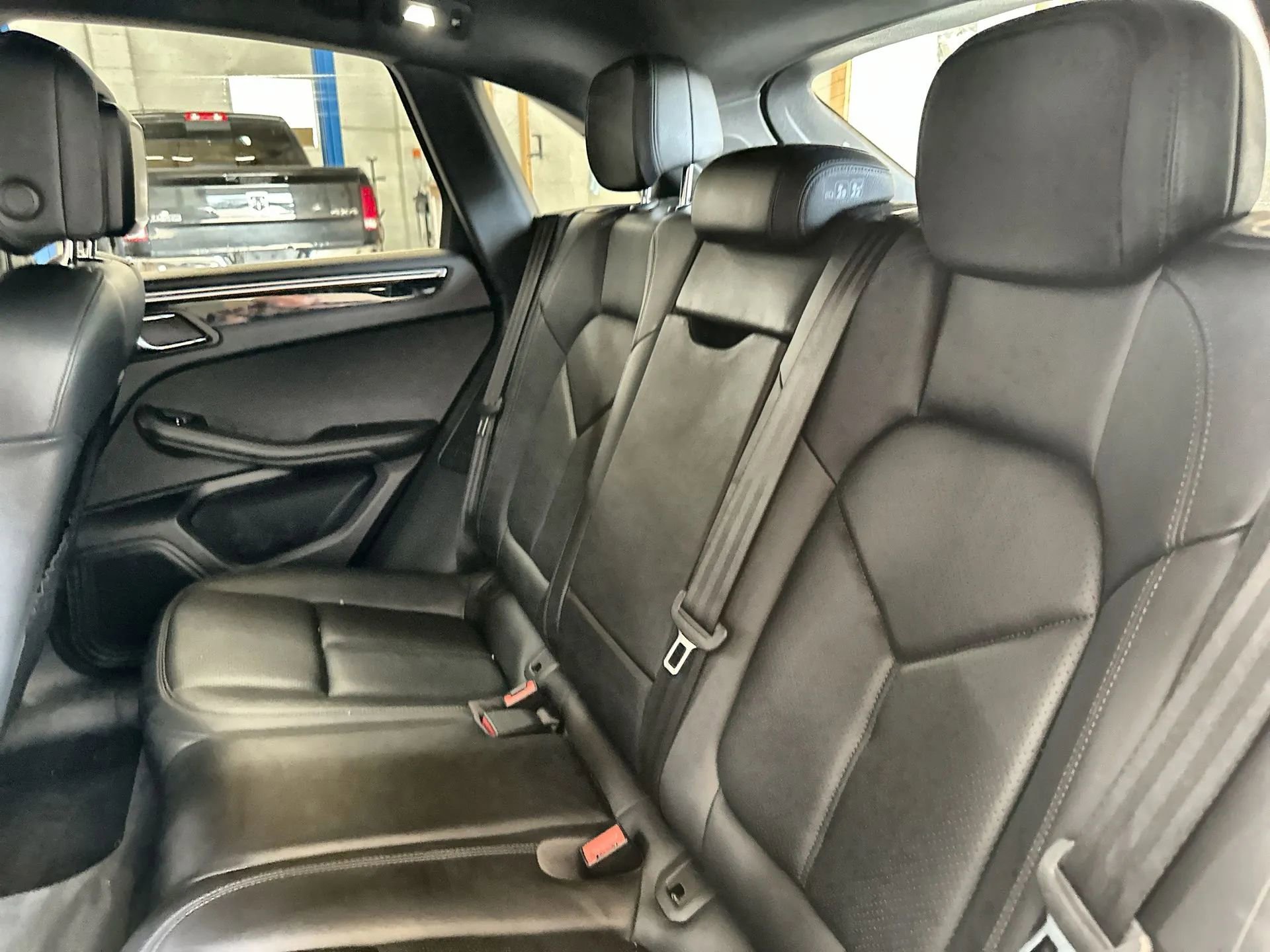 Used 2017 Porsche Macan S image 25