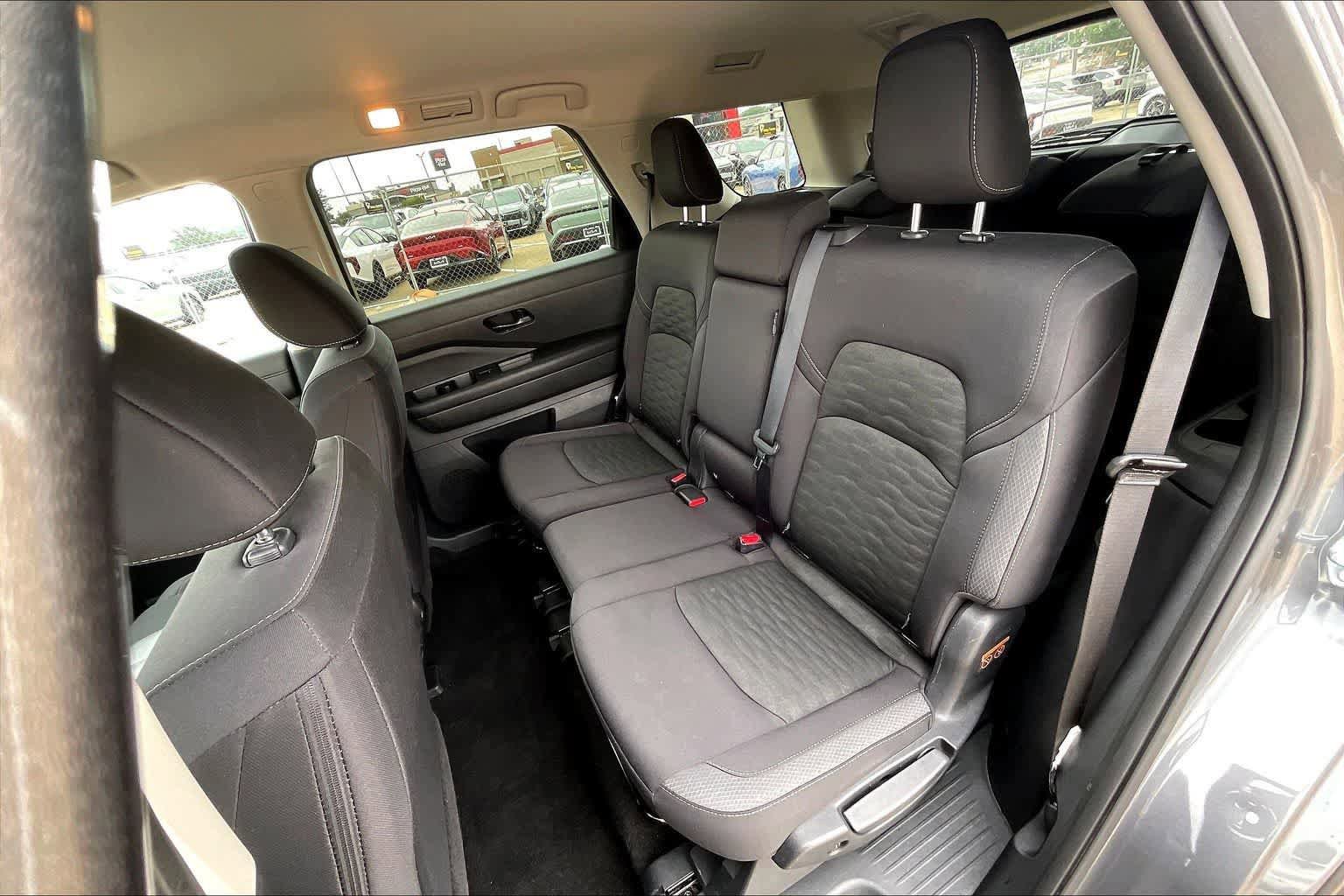 Used 2025 Nissan Pathfinder SV AWD/4WD image 28
