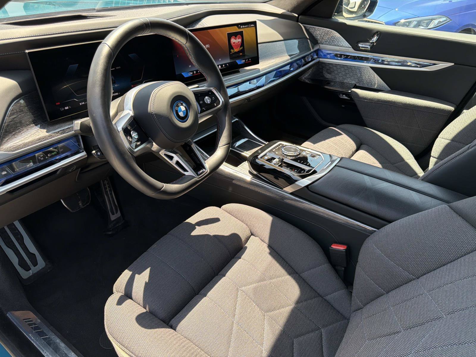 Used 2025 BMW i7 M70 AWD/4WD image 18