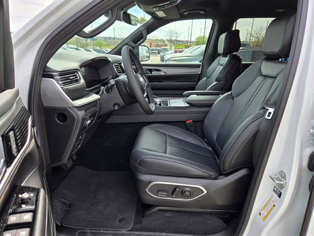 New 2026 Jeep Grand Wagoneer Limited AWD/4WD image 13