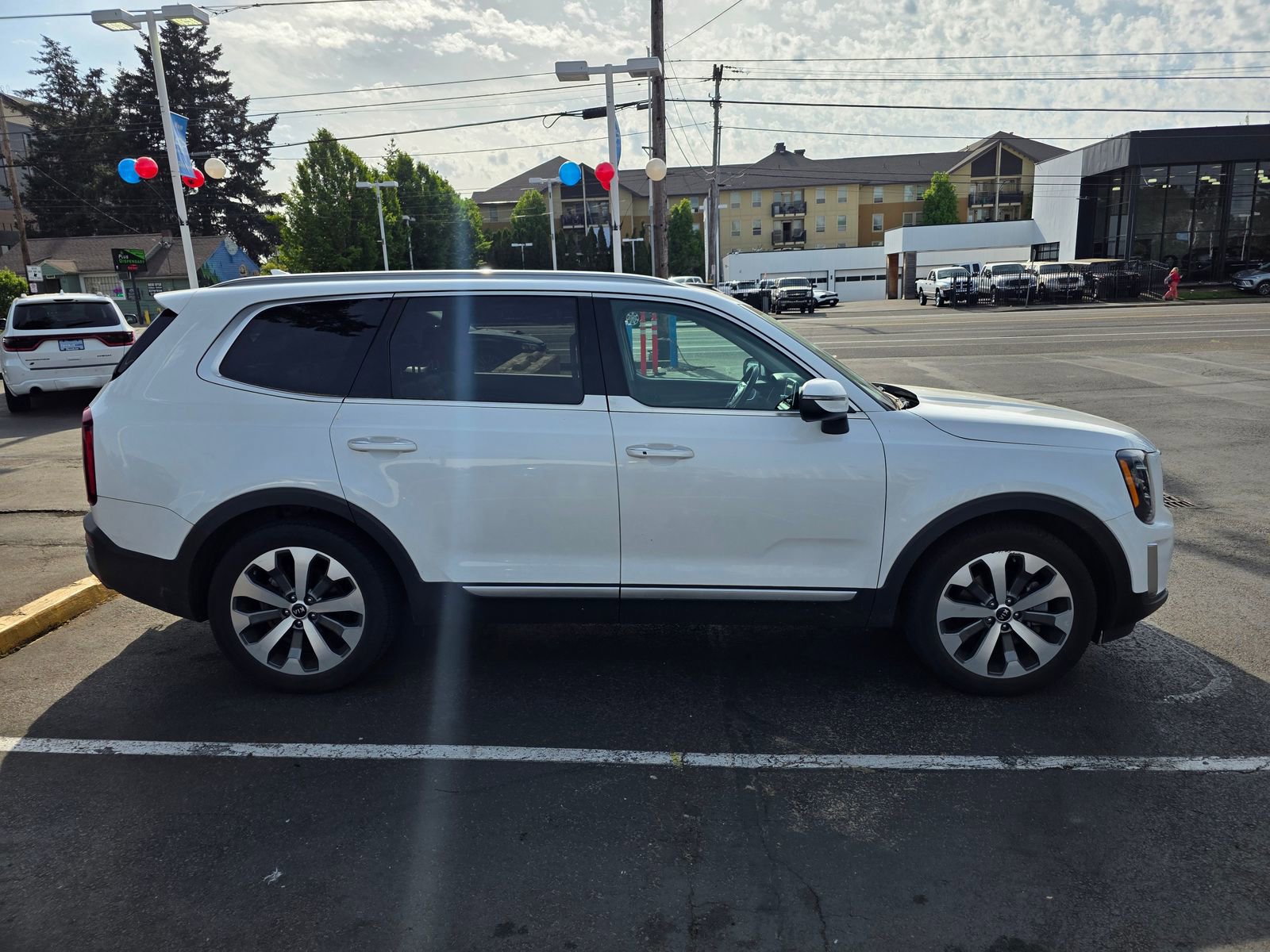 Used 2020 Kia Telluride S w/ S 8 Passenger Seating Package AWD/4WD image 4