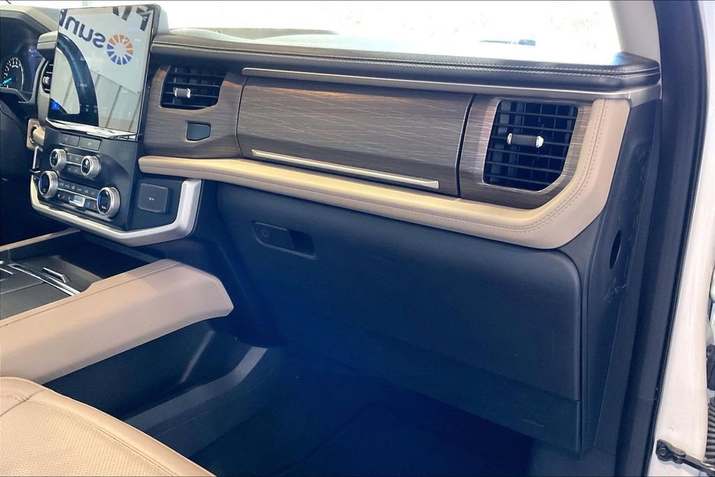Used 2024 Ford Expedition Limited image 25