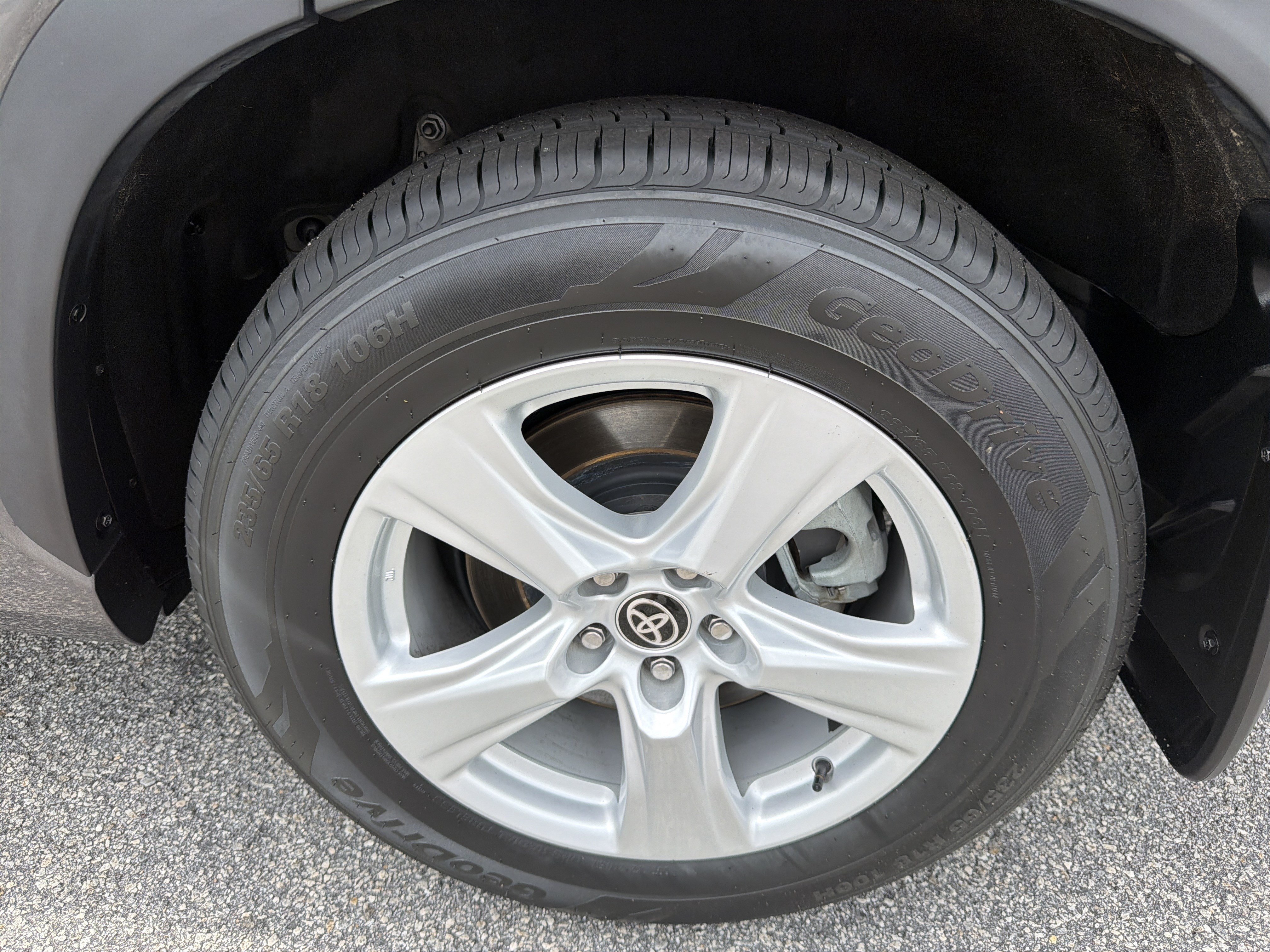 Certified 2025 Toyota Highlander LE FWD image 29